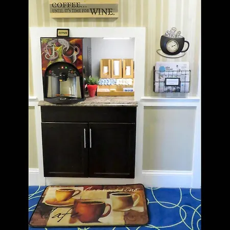 Rodeway Inn Logan International Airport-2